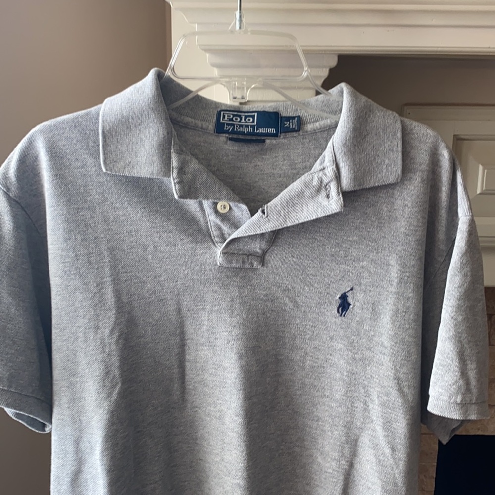 Polo shirt, really nice! Men’s medium.